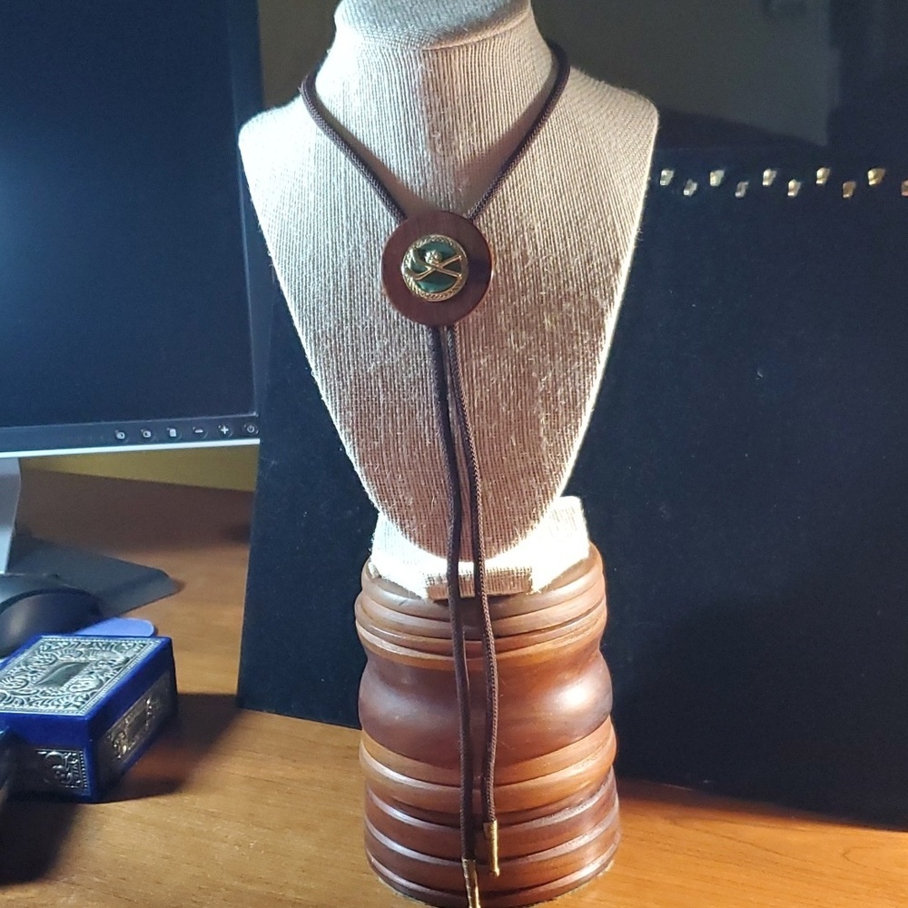 Bolo Tie Golf theme